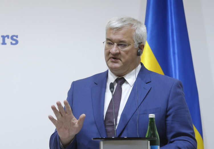 Ukraina. Chargé d’affaires USA wezwany w sprawie uzbrojenia 9 Andrij Sybiha, szef ukraińskiej dyplomaci (PAP/EPA/SERGEY DOLZHENKO)