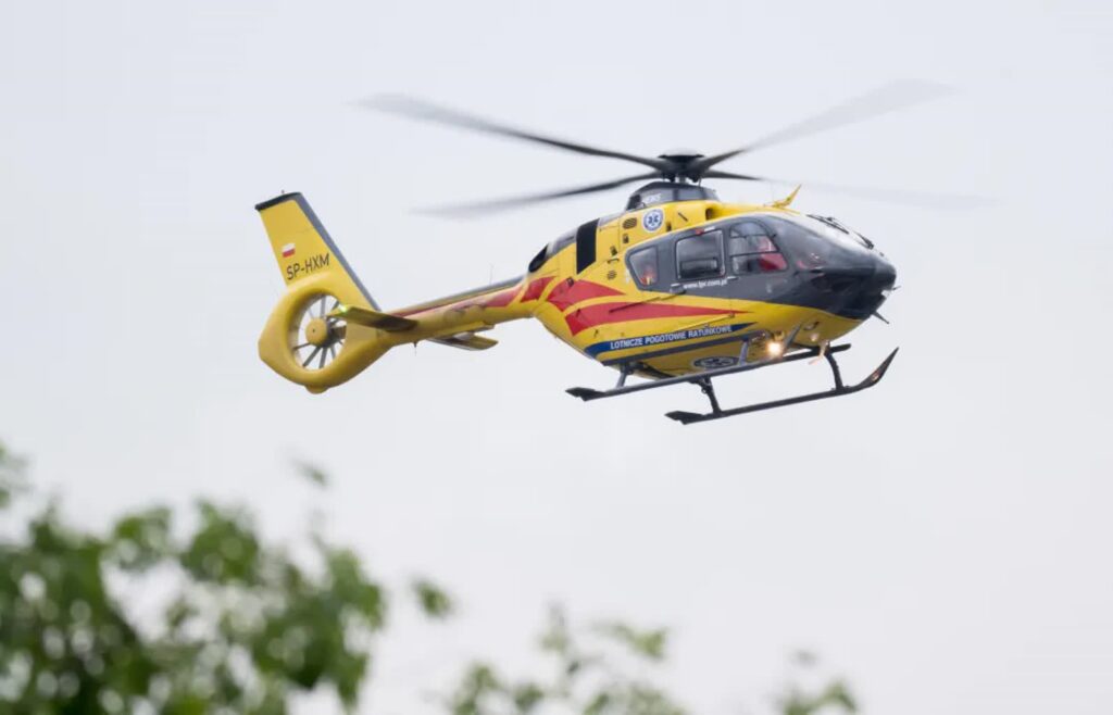 15-miesięczne dziecko wypadło z okna na pierwszym piętrze 3 Śmigłowiec LPR Fot. PAP/Andrzej Jackowski