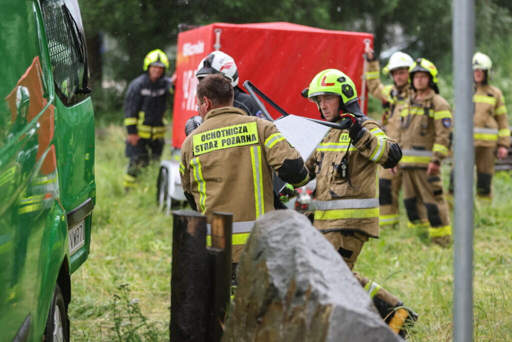 BIAŁY DUNAJEC ZABEZPIECZANIE RZEKI. Fot. PAP/Grzegorz Momot