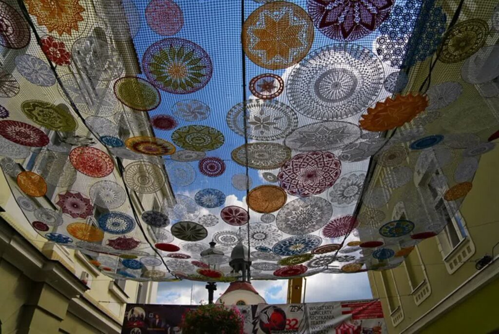 Warsztaty szydełkowania w Żarskim Domu Kultury fot. UM Żary/FB