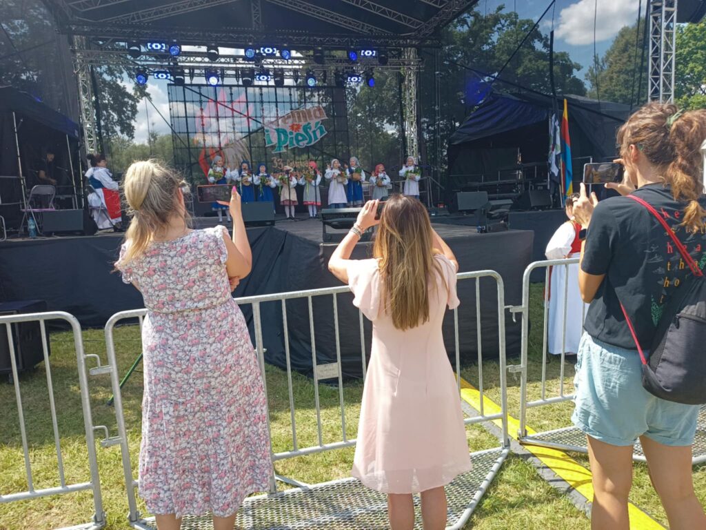 W Szprotawie ruszył 33 festiwal „Ziemia i pieśń” [ZDJĘCIA] Radio Zachód - Lubuskie