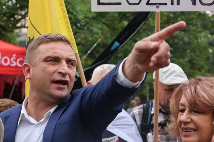 Jest ruch prokuratury w sprawie Bąkiewicza. Będą zarzuty 9 Robert Bąkiewicz. Fot. PAP/Albert Zawada