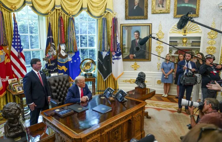 Prezydent Donald Trump w przeddzień spotkania w Władimirem Putinem na Alasce Fot. PAP/EPA/WILL OLIVER