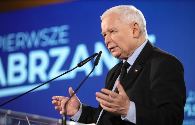 Prezes PiS Jarosław Kaczyński podczas spotkania z mieszkańcami Zabrza. Fot. PAP/Jarek Praszkiewicz