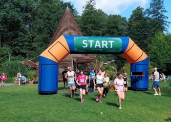 Kilkudziesięciu biegaczy pobiegło przez ogród botaniczny Radio Zachód - Lubuskie