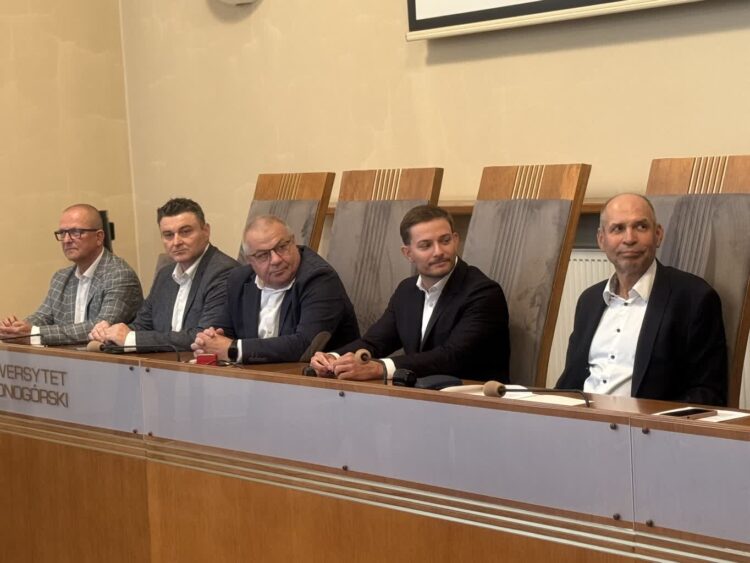 Współpraca AZS-u UZ i UKS-ów "Bachus" oraz "Szczypiorniak" 9 Współpraca AZS-u UZ i UKS-ów "Bachus" oraz "Szczypiorniak" Radio Zachód - Lubuskie