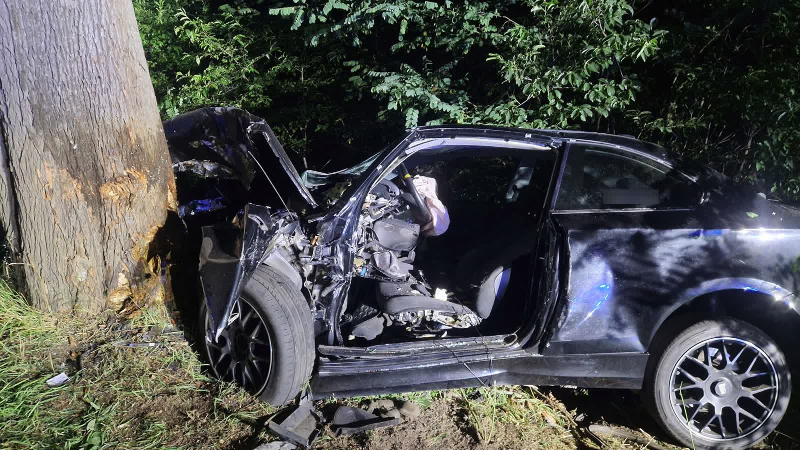 Pijana kierująca uderzyła w drzewo, kuzyn zatrzymany z narkotykami Radio Zachód - Lubuskie