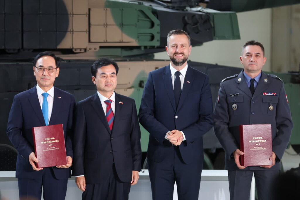 Koreańskie czołgi będą produkowane w Polsce 1 Podpisanie polsko-koreańskiej umowy związanej z czołgami K2 (PAP/Michał Meissner)