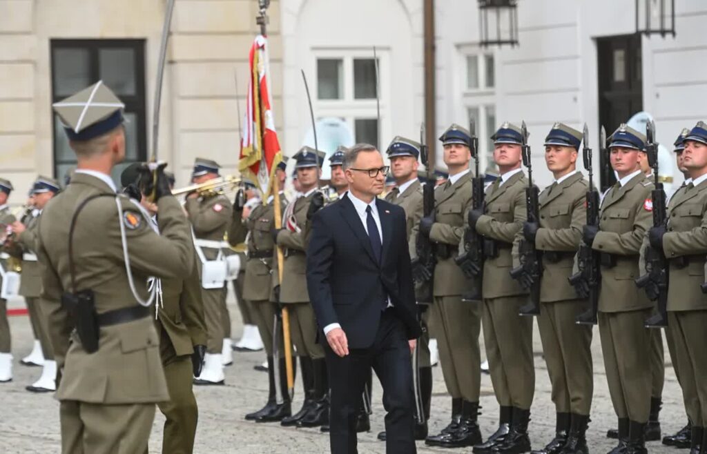 Prezydent RP Andrzej Duda podczas uroczystości pożegnania z Siłami Zbrojnymi RP. Fot. PAP/Piotr Nowak