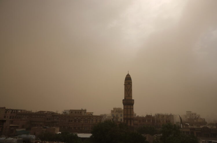 Burza piaskowa w Jemenie (PAP/EPA/YAHYA ARHAB)