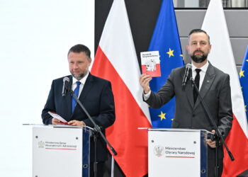 Prezentacja "Poradnika Bezpieczeństwa" 15 fot: PAP/Radek Pietruszka