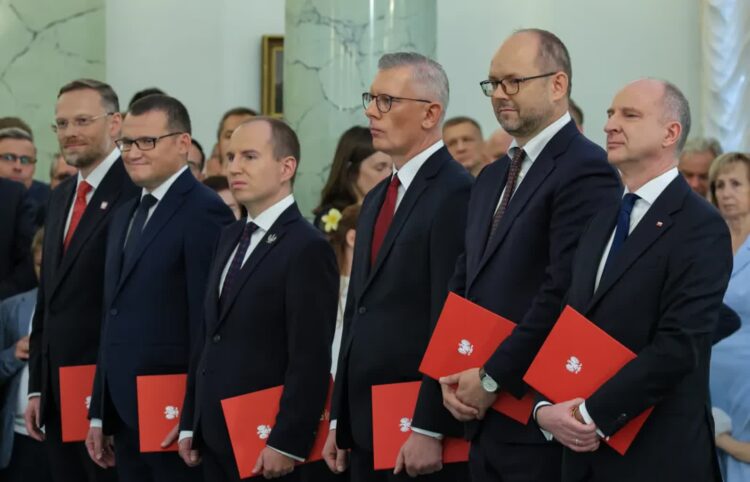Członkowie kancelarii prezydenta Karol Nawrockiego: Zbigniew Bogucki, Marcin Przydacz, Adam Andruszkiewicz, Slawomir Cenckiewicz, Marcin Przydacz i Wojciech Kolarski podczas uroczystości w Pałacu Prezydenckim Fot. PAP/Paweł Supernak