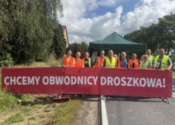 Mieszkańcy Droszkowa ponownie protestowali 14 Mieszkańcy Droszkowa ponownie protestowali Radio Zachód - Lubuskie