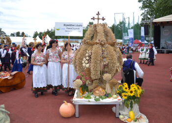 Dożynki powiatu żagańskiego w Niegosławicach 12 fot. lubuskie.pl