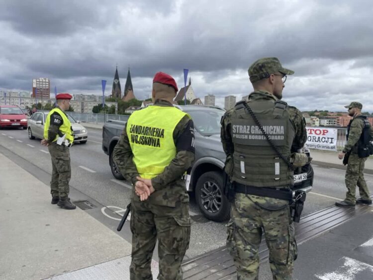 Kontrole na granicy z Niemcami i Litwą przedłużone do 4 października 9 Kontrole na granicy z Niemcami i Litwą przedłużone do 4 października Radio Zachód - Lubuskie
