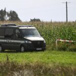 Służby w miejscowości Osiny Fot. PAP/Wojtek Jargiło