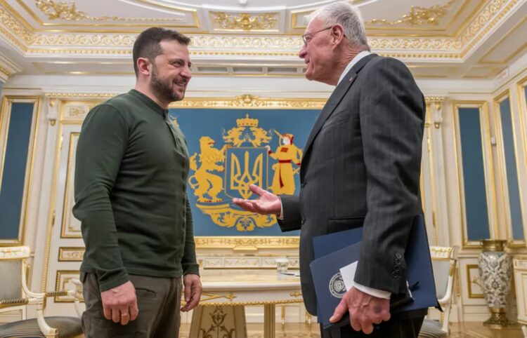 Wołodymyr Zełenski, Keith Kellog. Fot. PAP/Vladyslav Musiienko