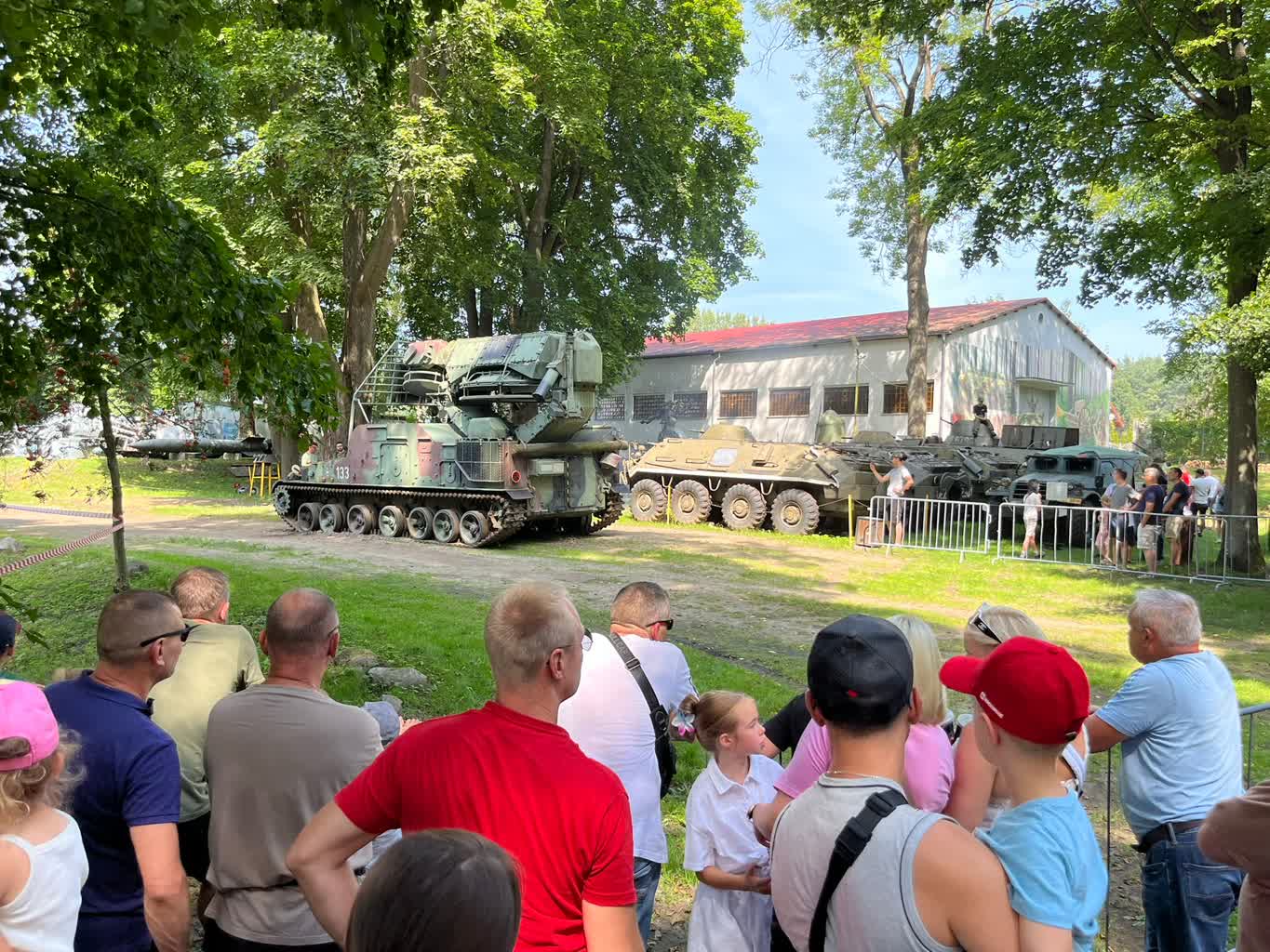 Trwa piknik militarny w Lubuskim Muzeum Wojskowym w Drzonowie [ZDJĘCIA] Radio Zachód - Lubuskie