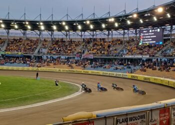 Mariusz Staszewski też skorzystał z zasłony dymnej 10 Mariusz Staszewski też skorzystał z zasłony dymnej Radio Zachód - Lubuskie