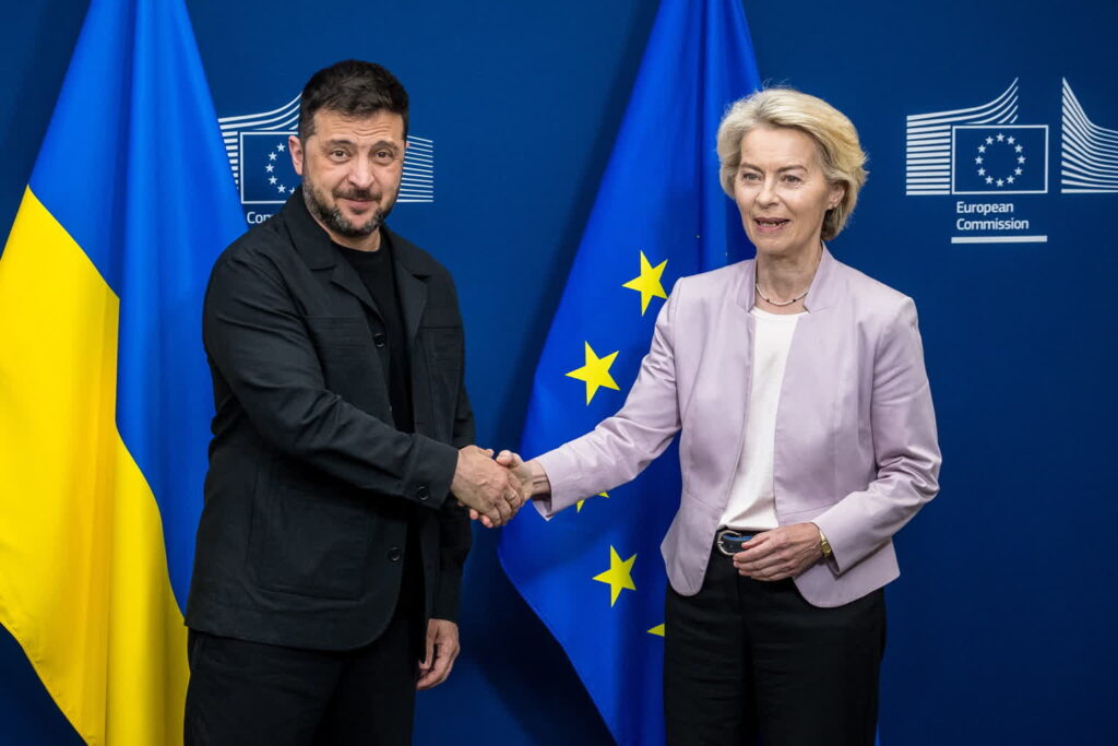 "Europa będzie wspierać Kijów tak długo, jak to konieczne" 2 Prezydent Ukrainy Wołodymyr Zełenski oraz przewodnicząca KE Ursula von der Leyen (PAP/Wiktor Dąbkowski)