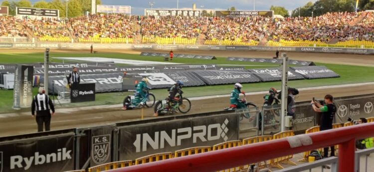 Falubaz męczył się w Rybniku i nie wyszarpał nawet remisu 9 fot. Jacek Białogłowy