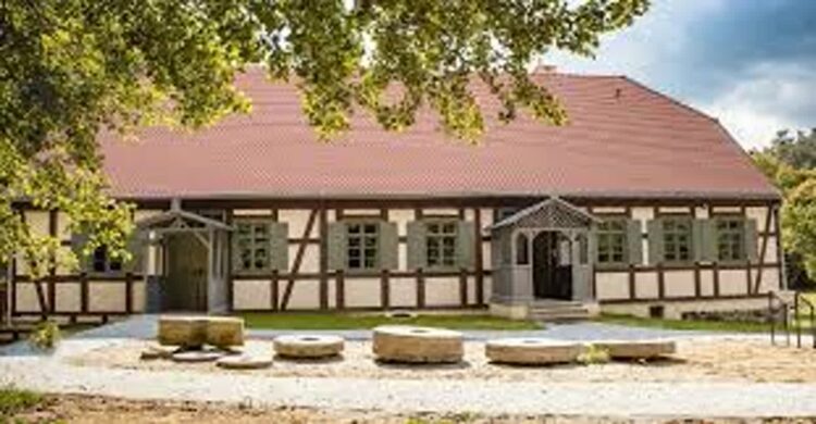 Wakacje z przewodnikiem odc. 8 - Bogdaniec 9 Wakacje z przewodnikiem odc. 8 - Bogdaniec Radio Zachód - Lubuskie