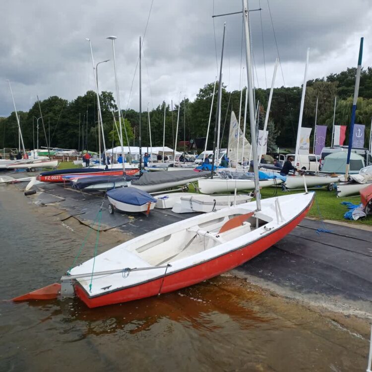 Regaty żeglarskie na Jeziorze Sławskim 9 LKŻ Sława