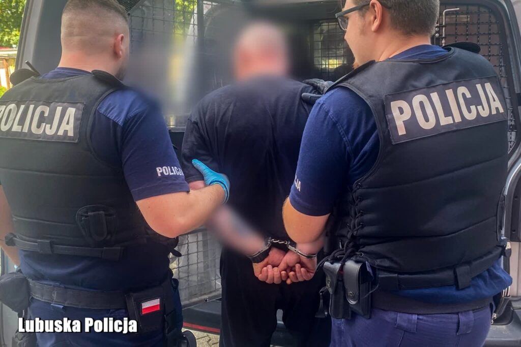 Obywatel Niemiec odpowie za znieważenie i uszkodzenie flag Polski 3 Fot. Lubuska Policja