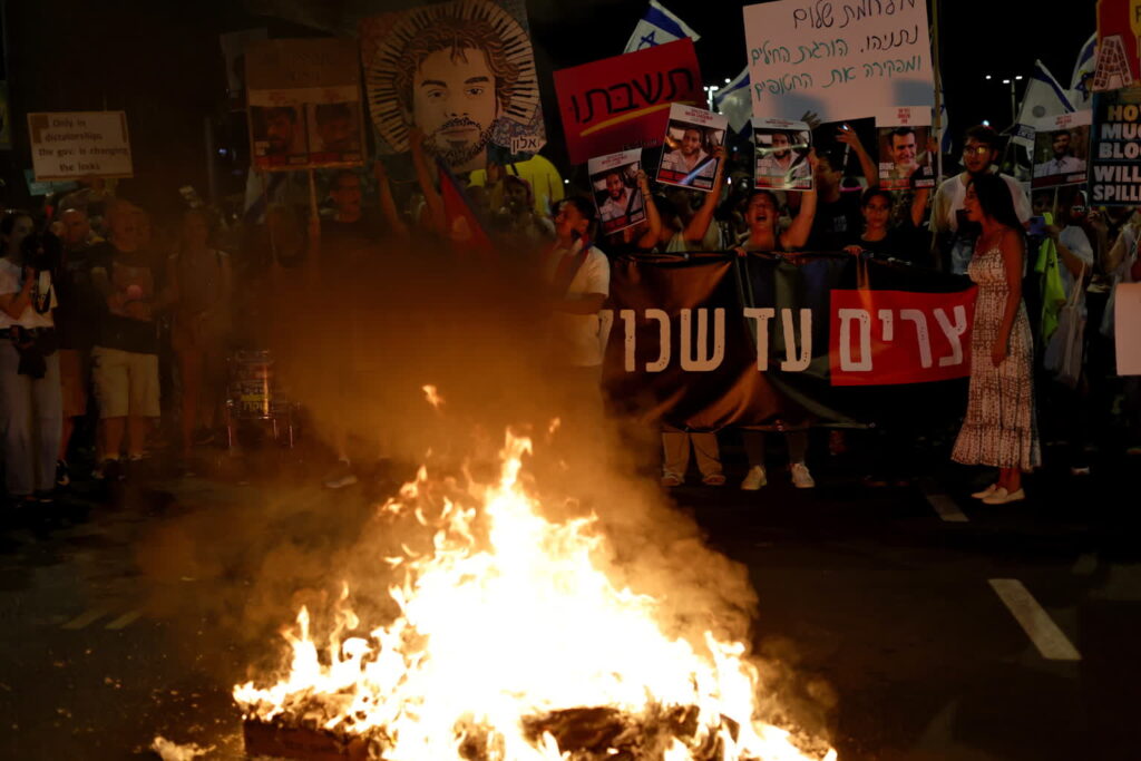 Protest antywojenny w Izraealu (PAP/EPA/ATEF SAFADI)