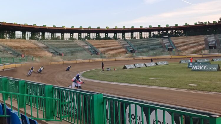 Unia najlepsza przy W69. Falubaz poza podium, Stal ostatnia 9 fot. Jakub Lesiński