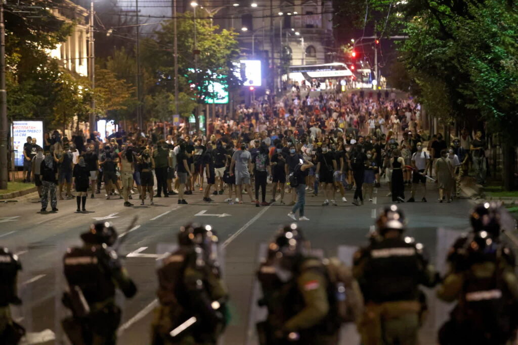 Protesty uliczne w Serbii (PAP/EPA/ANDREJ CUKIC)