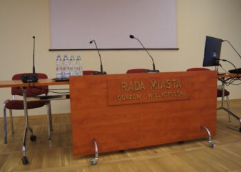 Nazwa dla skweru, dotacje i mieszkanie dla Edwarda Dębickiego Radio Zachód - Lubuskie