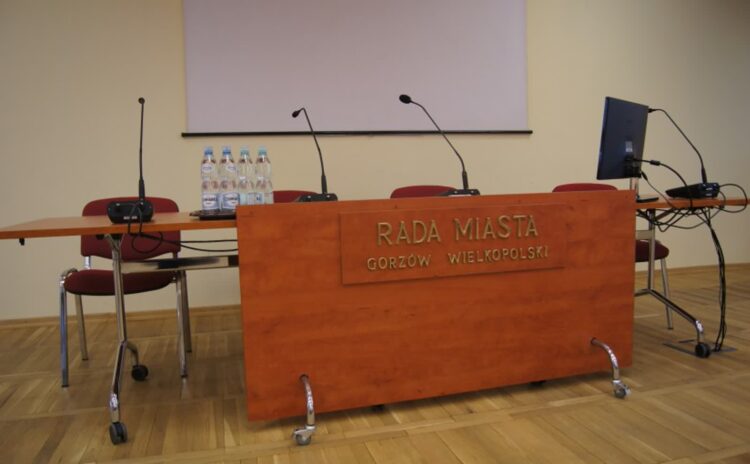 Nazwa dla skweru, dotacje i mieszkanie dla Edwarda Dębickiego Radio Zachód - Lubuskie