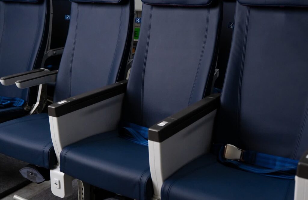 Fotele do samolotów LOT zostaną wyprodukowane w Świebodzinie 1 Fotele lotnicze wyprodukowane w Świebodzinie (facebook.com/PllLOT)