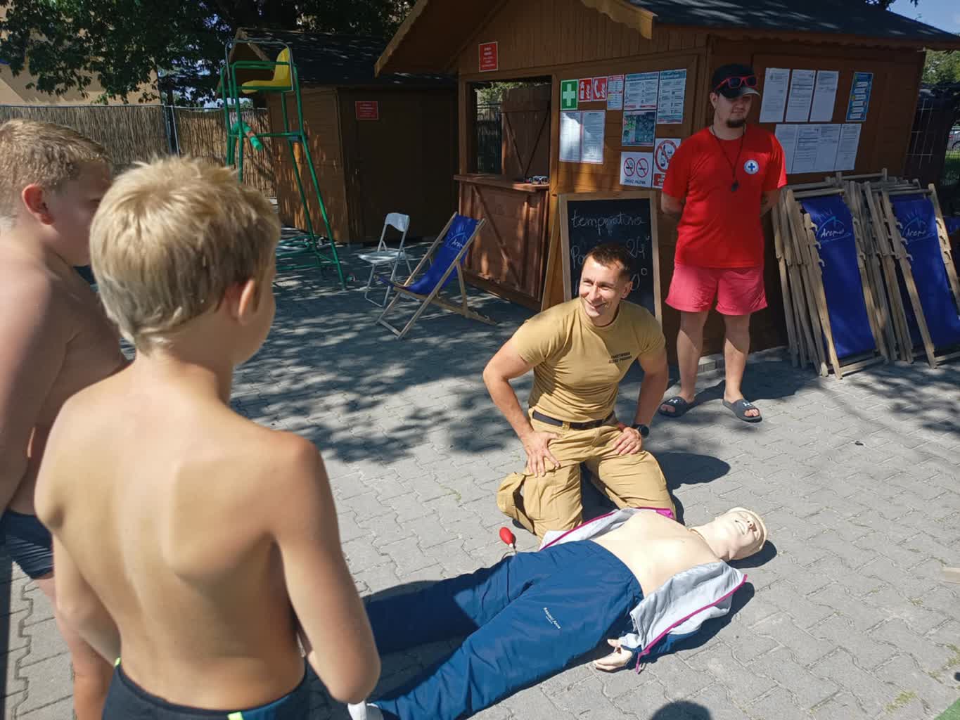 Bezpieczne wakacje z żagańskimi strażakami