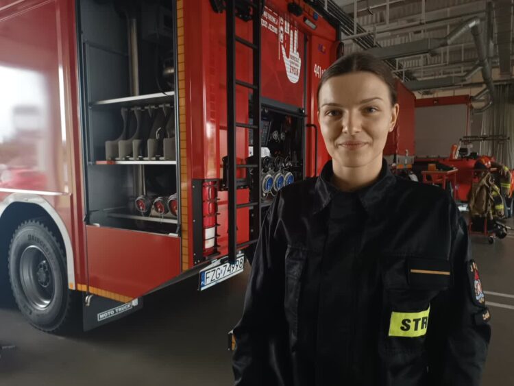 Jedyna kobieta wśród żagańskich strażaków w podziale bojowym 9 fot. K.Gonera