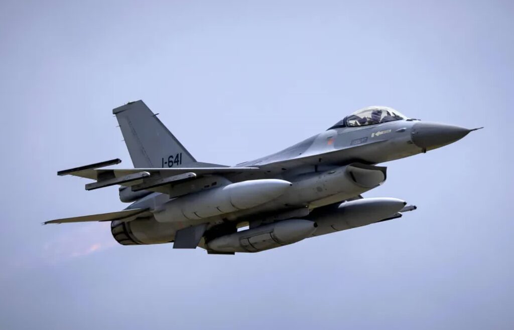 F-16. Fot. EPA/ROBIN VAN LONKHUIJSEN