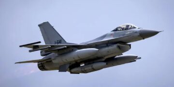 F-16. Fot. EPA/ROBIN VAN LONKHUIJSEN