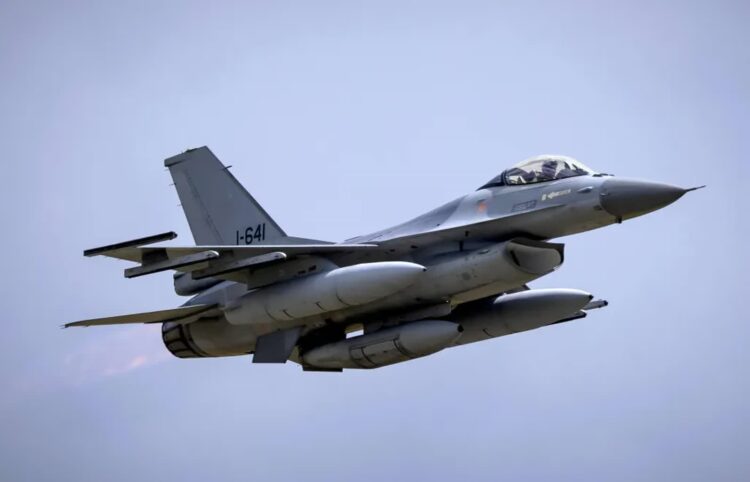 F-16. Fot. EPA/ROBIN VAN LONKHUIJSEN