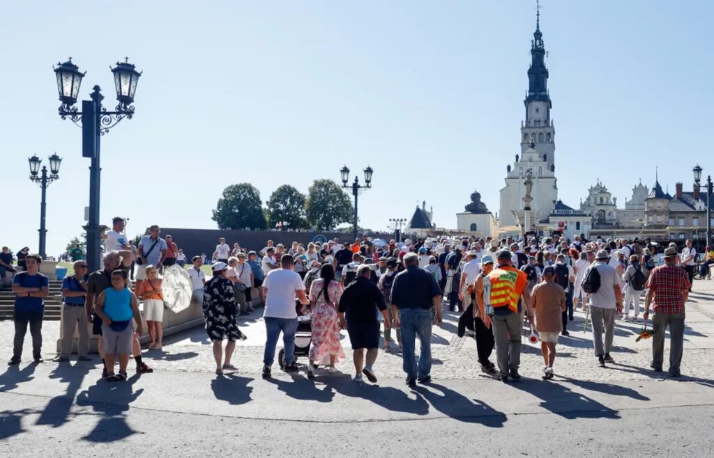 Pielgrzymi wchodzą na Jasną Górę Fot. PAP/Waldemar Deska