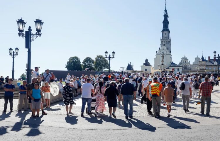 Pielgrzymi wchodzą na Jasną Górę Fot. PAP/Waldemar Deska