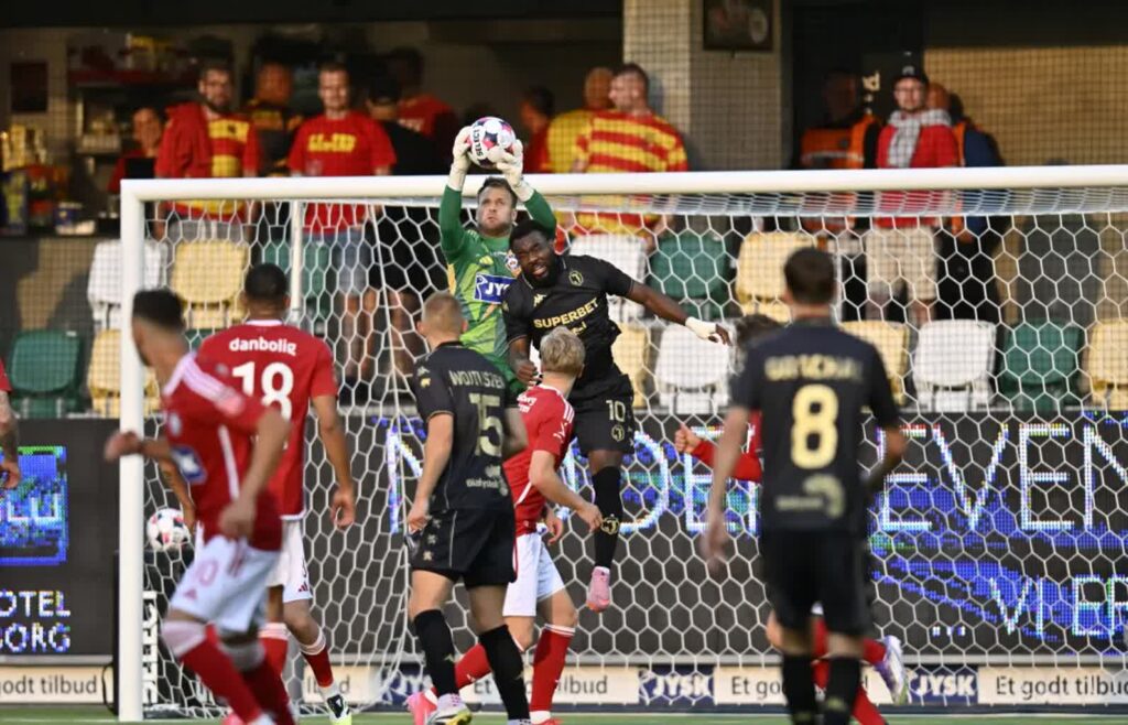 Piłkarska LK. Jagiellonia wygrała na wyjeździe z duńskim Silkeborgiem 1 Jagiellonia Białystok wygrała na wyjeździe z duńskim Silkeborgiem 1:0. Fot. PAP/EPA/Ernst van Norde