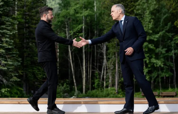 Wołodymyr Zełenski, Mark Carney. Fot. PAP/ EPA/SPENCER COLBY