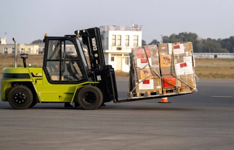 Pomoc humanitarna (zdjęcie ilustracyjne). Fot. EPA/JALAL MORCHIDI