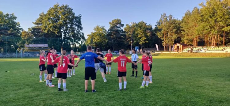 W Przylepie derbowa inauguracja III ligi pań. MUKS Kostrzyn lepszy od TS-u 9 W Przylepie derbowa inauguracja III ligi pań. MUKS Kostrzyn lepszy od TS-u Radio Zachód - Lubuskie