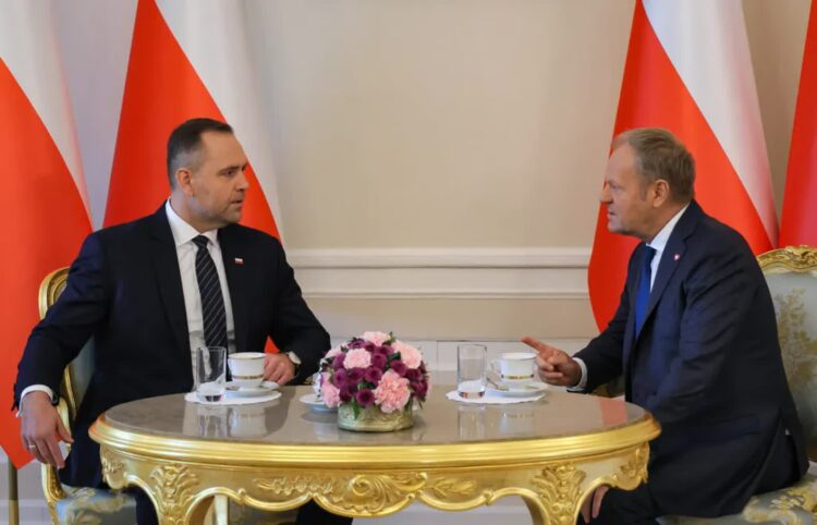 Bez Polski w Waszyngtonie. Spór na linii prezydent-rząd 9 Prezydent Karol Nawrocki i premier Donald Tusk podczas spotkania Fot. PAP/Paweł Supernak