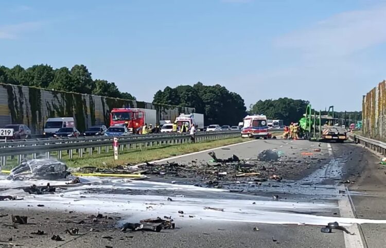 Śmiertelny wypadek pod Łodzią. Trasa S8 na Wrocław zamknięta 9 Miejsce wypadku Fot. Komenda Powiatowa Policji w Pabianicach
