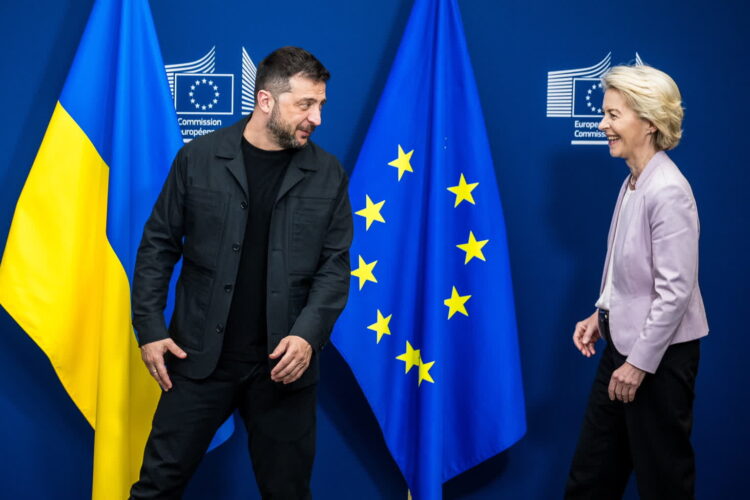 Prezydent Ukrainy Wołodymyr Zełenski na spotkanie z Donaldem Trumpem pojedzie w towarzystwie m.in. szefowej KE Ursuli von der Leyen (PAP/Wiktor Dąbkowski)