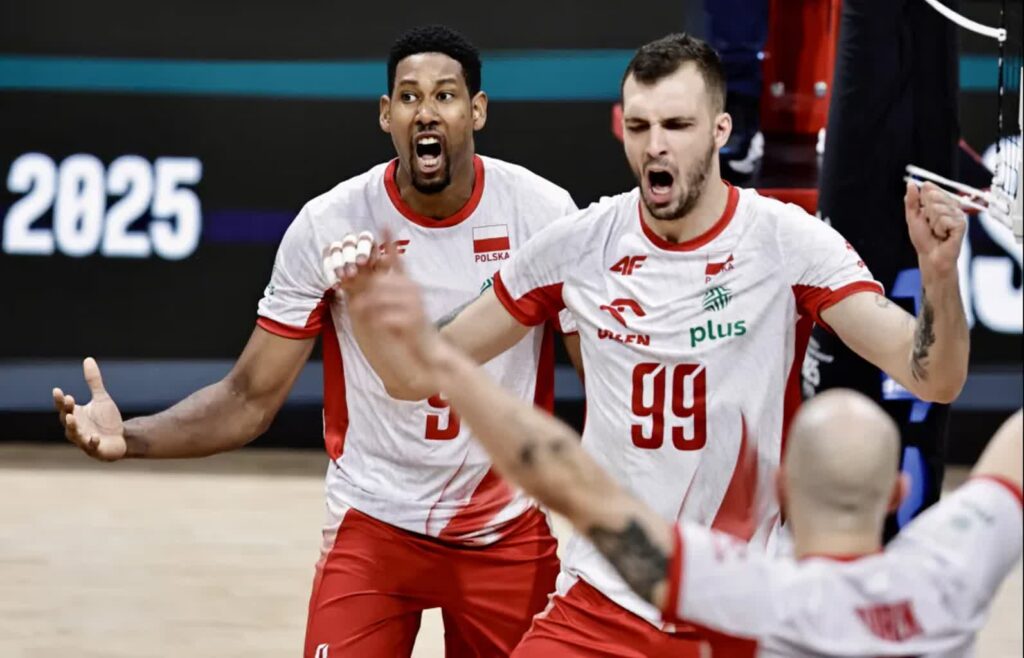 Polscy siatkarze pokonali Czechów 3:1 (25:18, 23:25, 25:22, 25:21) w meczu o brązowy medal mistrzostw świata na Filipinach. Biało-czerwoni po raz pierwszy w historii stanęli na najniższym stopniu podium tych rozgrywek.