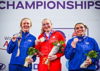 Faustyna Kotłowska na podium - fot. Bartłomiej Zborowski / PZSN START